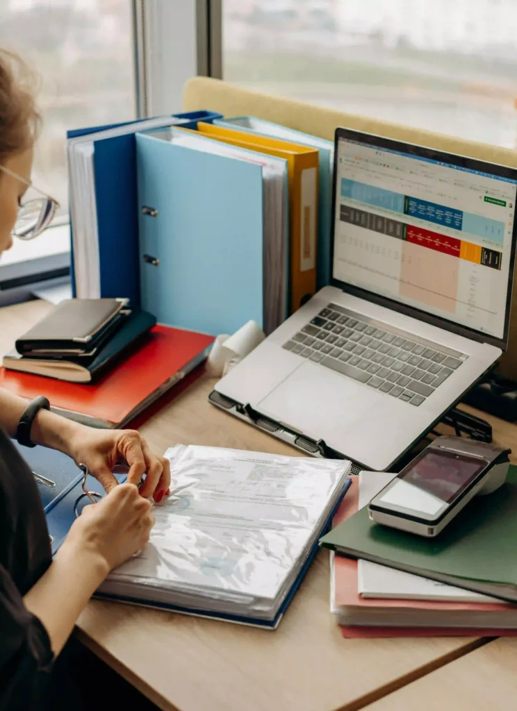Gestión profesional de expedientes de dependencia con documentación 